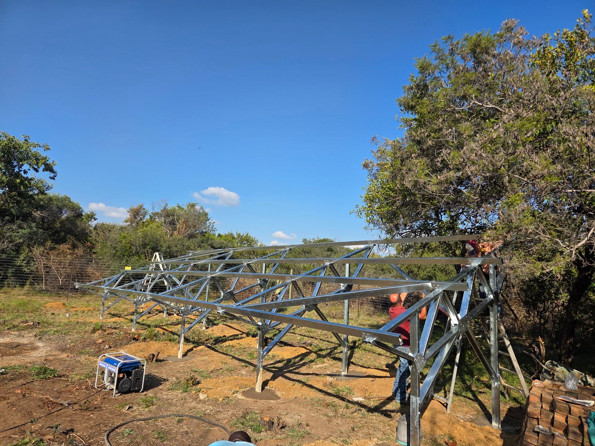 Steel frame structure for ground-mounted solar panels