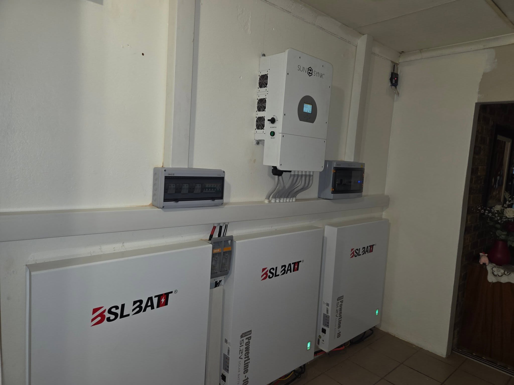 Solar system overview with battery bank