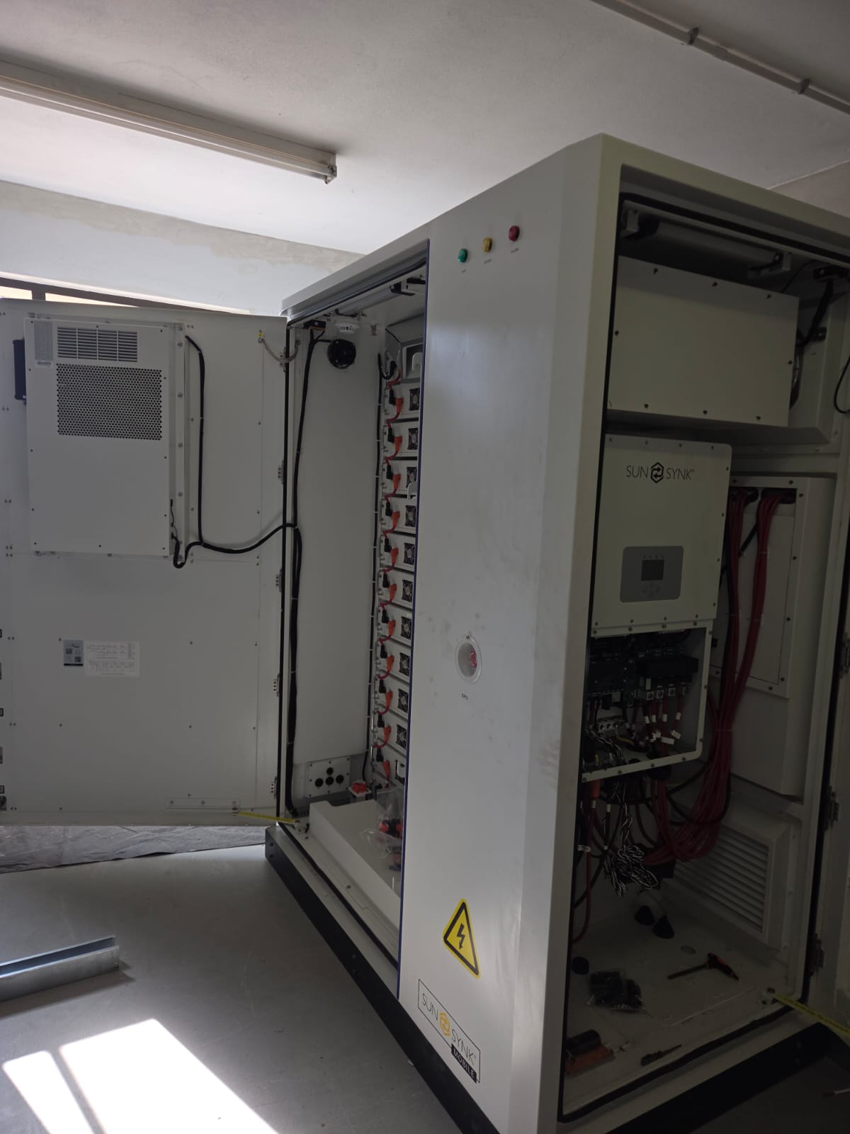 SunSynk Mobile commercial power unit and battery storage